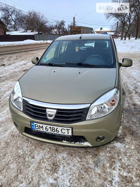 Dacia Sandero 2008  випуску Суми з двигуном 1.4 л бензин хэтчбек механіка за 5648 долл. 