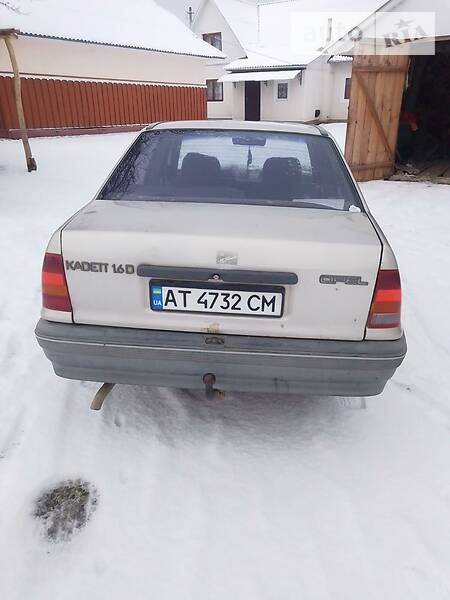 Opel Kadett 1988  випуску Івано-Франківськ з двигуном 0 л  седан  за 1000 долл. 