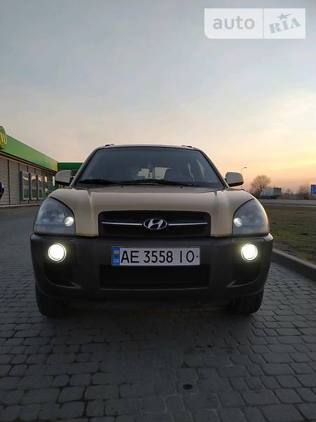 Hyundai Tucson 2005  випуску Дніпро з двигуном 2 л  позашляховик механіка за 7500 долл. 