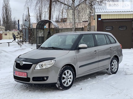 Skoda Fabia 2010  випуску Полтава з двигуном 1.4 л бензин універсал механіка за 6300 долл. 