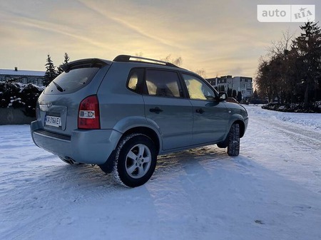 Hyundai Tucson 2005  випуску Київ з двигуном 2 л бензин позашляховик механіка за 7400 долл. 