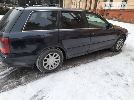 Audi A4 Limousine 1998  випуску Львів з двигуном 2.5 л дизель універсал механіка за 3500 долл. 