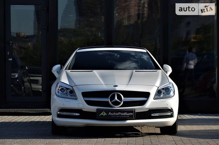 Mercedes-Benz SLK 250 2013  випуску Київ з двигуном 1.8 л бензин кабріолет автомат за 19999 долл. 
