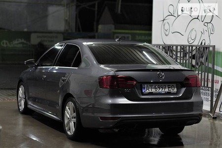 Volkswagen Jetta 2012  випуску Івано-Франківськ з двигуном 2 л бензин седан автомат за 10800 долл. 