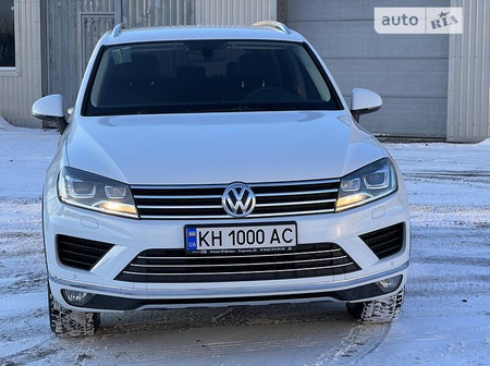 Volkswagen Touareg 2017  випуску Донецьк з двигуном 3 л дизель позашляховик автомат за 36300 долл. 
