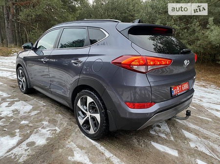 Hyundai Tucson 2015  випуску Луцьк з двигуном 2 л дизель позашляховик автомат за 19500 долл. 