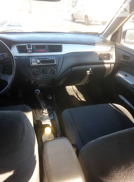 Mitsubishi Lancer 2004  випуску Миколаїв з двигуном 1.6 л  седан механіка за 5500 долл. 