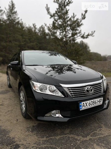 Toyota Camry 2012  випуску Луганськ з двигуном 2.5 л бензин седан автомат за 18300 долл. 