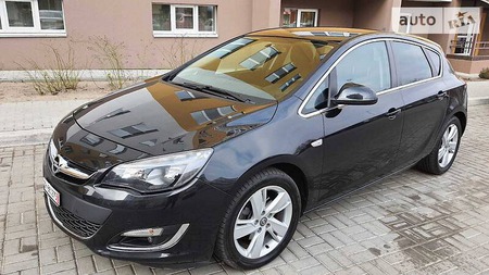 Opel Astra 2013  випуску Чернігів з двигуном 1.6 л бензин хэтчбек механіка за 9500 долл. 