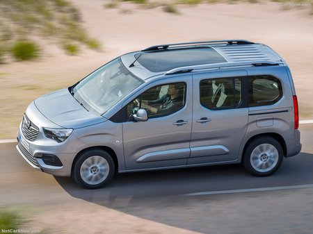 Opel Combo Life 2022  випуску  з двигуном 1.5 л дизель мінівен автомат за 885200 грн. 