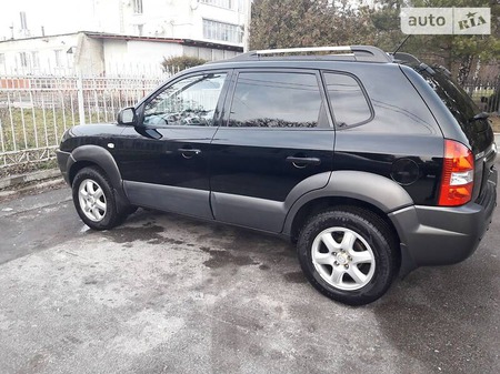 Hyundai Tucson 2006  випуску Луцьк з двигуном 2 л бензин позашляховик механіка за 7700 долл. 