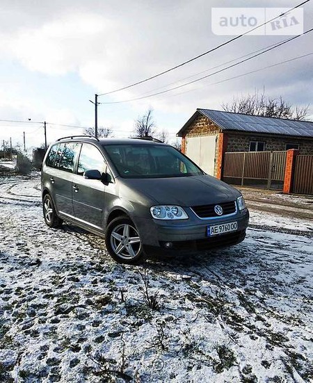 Volkswagen Touran 2004  випуску Дніпро з двигуном 1.6 л бензин мінівен автомат за 6300 долл. 