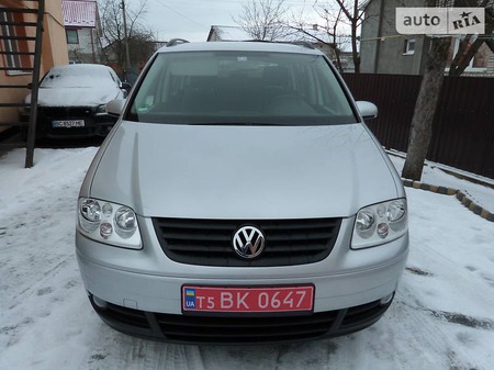 Volkswagen Touran 2005  випуску Львів з двигуном 1.6 л бензин універсал механіка за 6200 долл. 