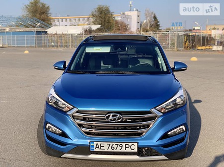 Hyundai Tucson 2016  випуску Дніпро з двигуном 1.6 л бензин позашляховик автомат за 19900 долл. 