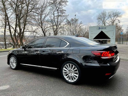 Lexus LS 460 2014  випуску Київ з двигуном 4.6 л бензин седан автомат за 36999 долл. 