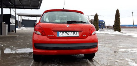 Peugeot 207 2011  випуску Чернівці з двигуном 1.4 л бензин хэтчбек механіка за 5800 долл. 