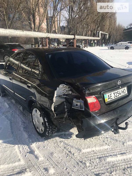 Nissan Almera 2006  випуску Дніпро з двигуном 1.6 л бензин седан механіка за 3300 долл. 