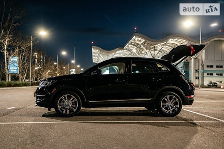 Lincoln MKS 2016  випуску Одеса з двигуном 2 л бензин позашляховик  за 22000 долл. 