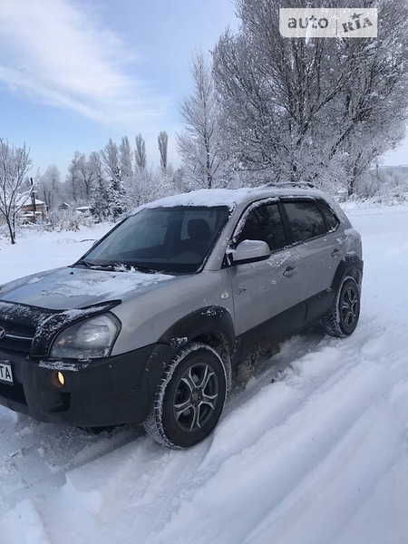 Hyundai Tucson 2005  випуску Дніпро з двигуном 0 л дизель позашляховик автомат за 9850 долл. 