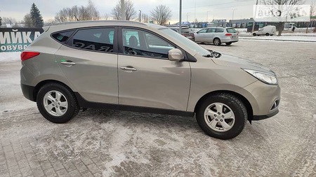 Hyundai ix35 2011  випуску Луцьк з двигуном 2 л дизель позашляховик механіка за 11800 долл. 