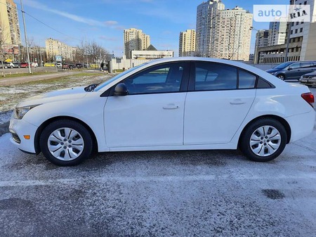 Chevrolet Cruze 2015  випуску Київ з двигуном 1.8 л бензин седан автомат за 9500 долл. 