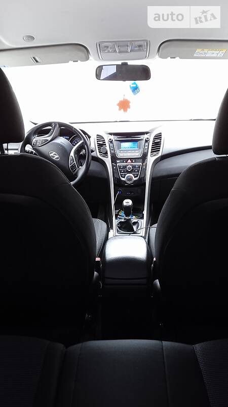 Hyundai i30 2016  випуску Вінниця з двигуном 1.6 л дизель універсал механіка за 11400 долл. 