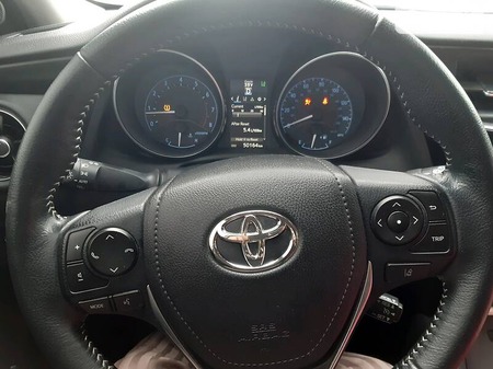 Toyota Auris 2017  випуску Київ з двигуном 1.8 л бензин хэтчбек автомат за 13500 долл. 