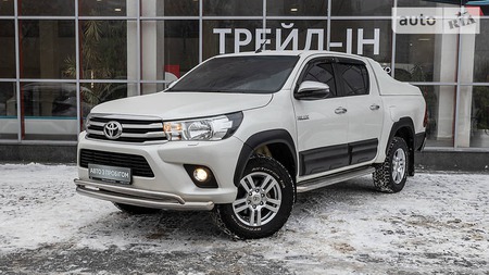 Toyota Hilux 2019  випуску Дніпро з двигуном 2.4 л дизель пікап  за 938000 грн. 