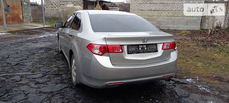 Honda Accord 2010  випуску Дніпро з двигуном 2 л бензин седан механіка за 8999 долл. 