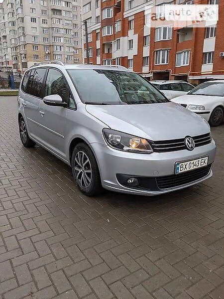 Volkswagen Touran 2011  випуску Тернопіль з двигуном 1.6 л дизель мінівен автомат за 11500 долл. 