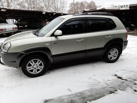 Hyundai Tucson 2006  випуску Одеса з двигуном 2 л  позашляховик механіка за 8400 долл. 