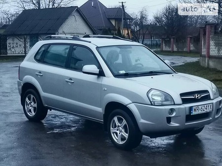 Hyundai Tucson 2008  випуску Луцьк з двигуном 2 л  позашляховик механіка за 8900 долл. 