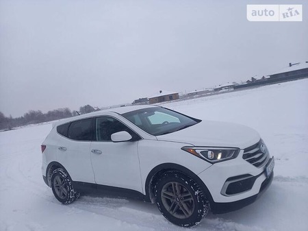 Hyundai Santa Fe 2018  випуску Луцьк з двигуном 2.4 л бензин позашляховик автомат за 16950 долл. 