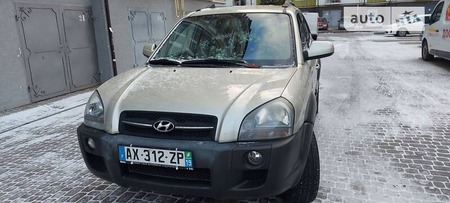 Hyundai Tucson 2005  випуску Івано-Франківськ з двигуном 2 л дизель позашляховик механіка за 6400 долл. 