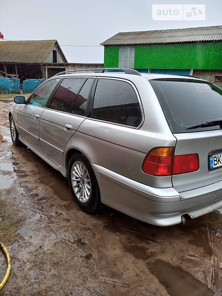 BMW 525 2001  випуску Луцьк з двигуном 2.5 л дизель універсал механіка за 4800 долл. 