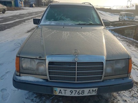 Mercedes-Benz E 300 1989  випуску Донецьк з двигуном 3 л бензин універсал механіка за 20000 грн. 