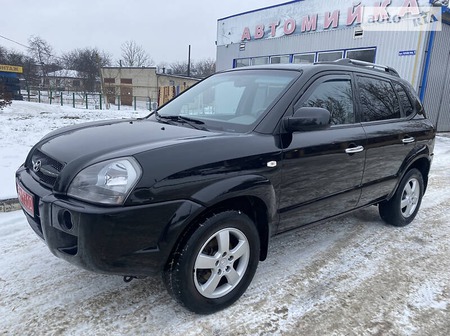 Hyundai Tucson 2005  випуску Луцьк з двигуном 2 л бензин позашляховик механіка за 8200 долл. 