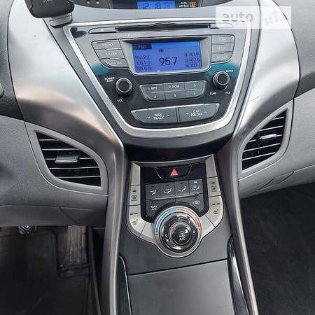 Hyundai Elantra 2012  випуску Чернігів з двигуном 1.8 л  седан механіка за 7200 долл. 