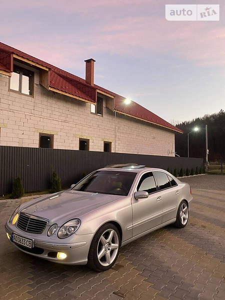 Mercedes-Benz E 200 2002  випуску Ужгород з двигуном 2.1 л дизель седан автомат за 7300 долл. 