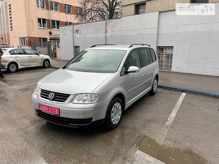 Volkswagen Touran 2004  випуску Дніпро з двигуном 1.6 л бензин мінівен автомат за 6200 долл. 