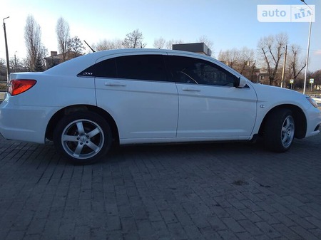 Chrysler 200 2013  випуску Донецьк з двигуном 2.4 л бензин седан автомат за 7800 долл. 