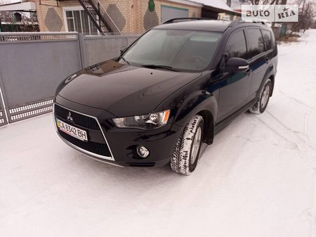 Mitsubishi Outlander XL 2012  випуску Черкаси з двигуном 2.4 л бензин універсал механіка за 14000 долл. 