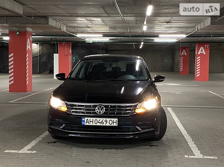 Volkswagen Passat 2016  выпуска Киев с двигателем 1.8 л бензин седан автомат за 13200 долл. 