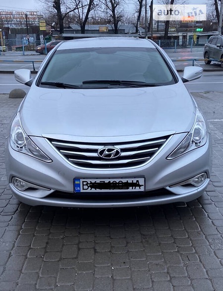 Hyundai Sonata 2013  випуску Хмельницький з двигуном 2 л  седан автомат за 9000 долл. 