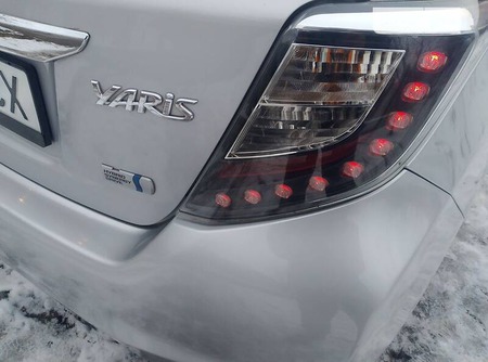 Toyota Yaris 2012  випуску Запоріжжя з двигуном 1.5 л гібрид хэтчбек автомат за 11700 долл. 