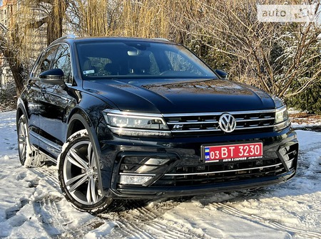 Volkswagen Tiguan 2018  випуску Київ з двигуном 2 л дизель позашляховик автомат за 32999 долл. 