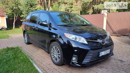Toyota Sienna 2019  випуску Київ з двигуном 3.5 л бензин мінівен автомат за 44900 долл. 