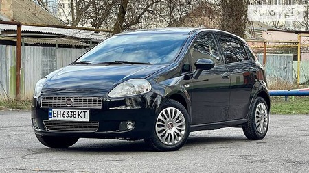 Fiat Grande Punto 2010  випуску Одеса з двигуном 1.4 л бензин хэтчбек  за 6200 долл. 