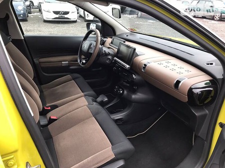 Citroen C4 Cactus 2015  випуску Київ з двигуном 1.6 л дизель позашляховик автомат за 12600 долл. 