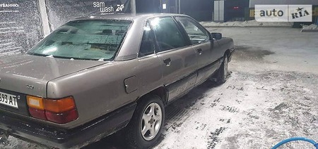 Audi 100 1986  випуску Луцьк з двигуном 1.8 л бензин седан механіка за 2000 долл. 